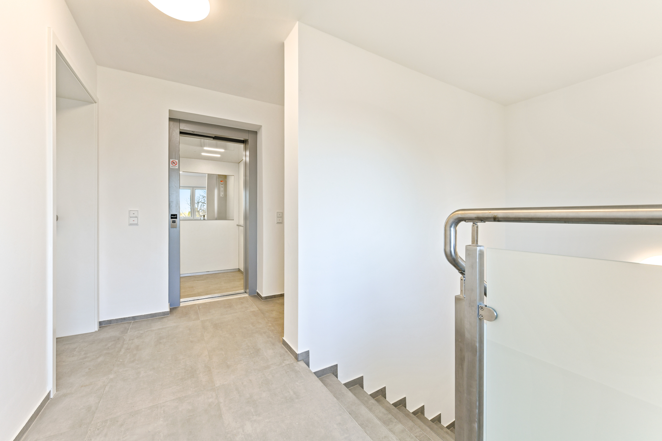 Treppenhaus/Aufzug