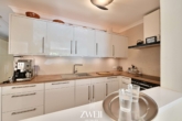 Küche mit Durchreiche - Nahe der Alster: Sanierte 2-Zimmer-Wohnung mit Home-Office-Potenzial!