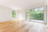 Wohn- und Essbereich - Sofort einziehen: 3-Zimmer-Neubauwohnung mit großem Süd-Garten!