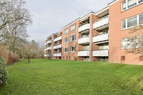 Nahe Tibarg: Vermietete 2,5-Zimmer-Wohnung mit Süd-West-Loggia und idyllischem Ausblick!, 22453 Hamburg, Etagenwohnung