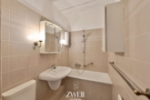 Badezimmer - Renoviert und hell: Gut geschnittene Südwohnung mit Top-Anbindung!