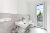 Gäste-WC - Oben angekommen: Erstbezug mit Aufzug & großzügigem West-Balkon!