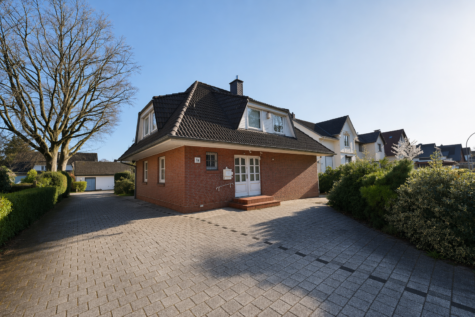 Lichtdurchflutetes Einfamilienhaus mit Kamin und idyllischem Garten!, 25474 Bönningstedt, Einfamilienhaus