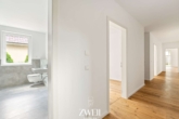 Flur - Großzügig wohnen: Neubauwohnung auf zwei Ebenen mit eigenem Garten!
